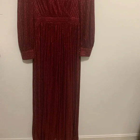 Elegant Red Sequin Gown - Picture 2 of 8